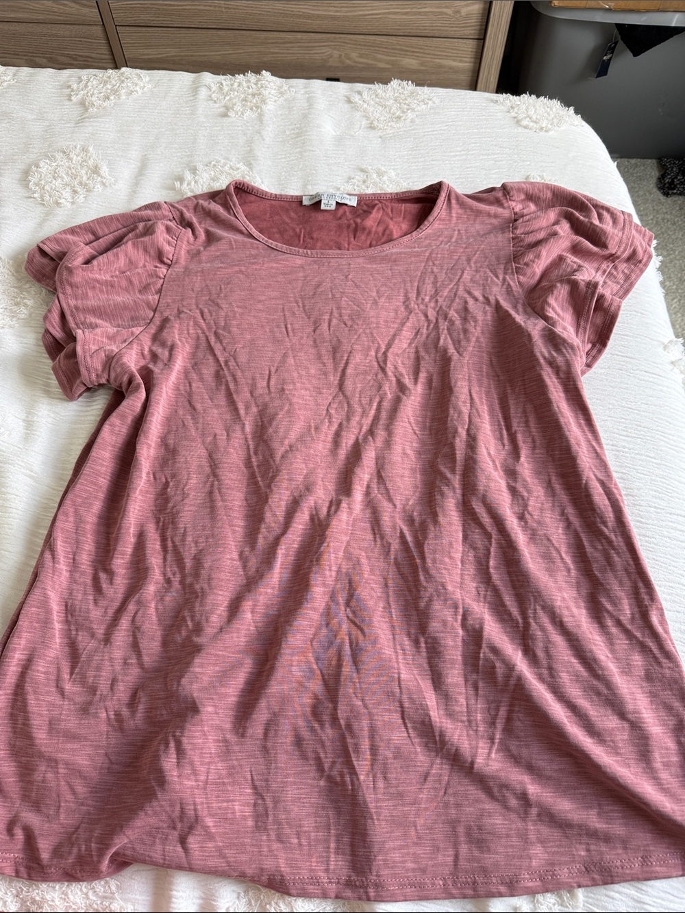 Green Envelope Dusty Rose Short Sleeve Ruffle-Detail Tee